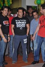 Salman Khan inaugurates Nitro Gym in Thane,Mumbai on 9th May 2012 (30).JPG